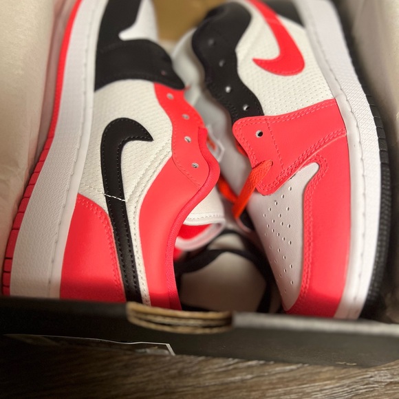Big Kids Jordan 1 Low SE - Infrared 23 / Black/White - Picture 1 of 3
